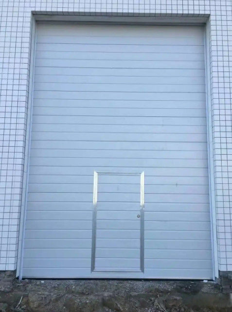 Aluminiumdrempel sectioneel bovendeur 50 mm-80 mm Dikte Geïsoleerd Op maat Geïsoleerd Flap Verticaal Lift Panel Gebruikt
