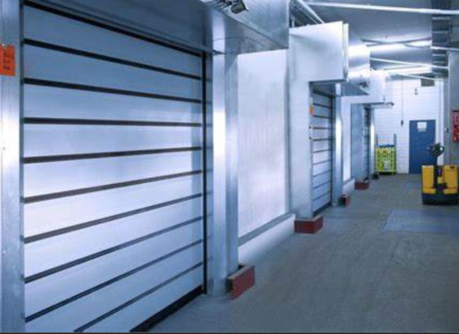 Snel afschermingsdeursnelheid 0,8 m/s Openingssnelheid Aluminium Doorzichtige hoge snelheid Spiraaldeur Voor veiligheid en efficiëntie