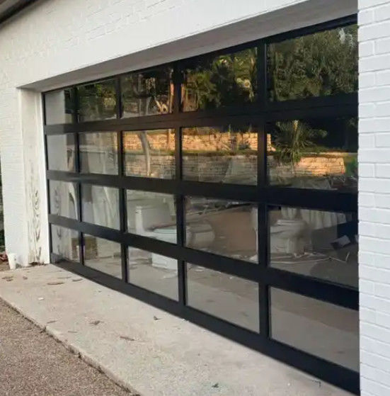 Hoog veiligheidsniveau Aluminium legering glas sectiegelaten garagedeur Waterdichtheid Klasse 3 Doorzichtig