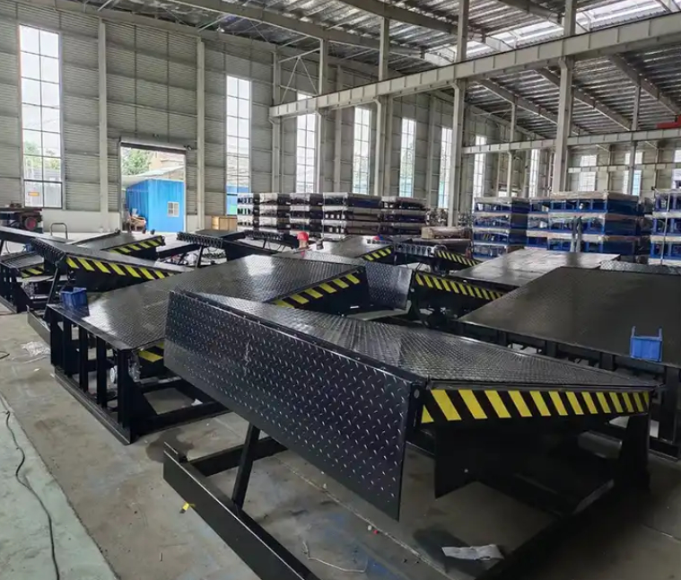 Hoge capaciteit 25000-40000LBS Veilig ontwerp Werkplaats Automatische Dock Plate met aanpasbare lip lengte Zware belasting oplossing voor logistiek & distributiecentra