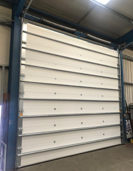 Hoogbeveiligde slot brandweer industriële sectionaaldeuren met automatische gevormde en noodontgrendeling brandwerende roldeur exporteurs