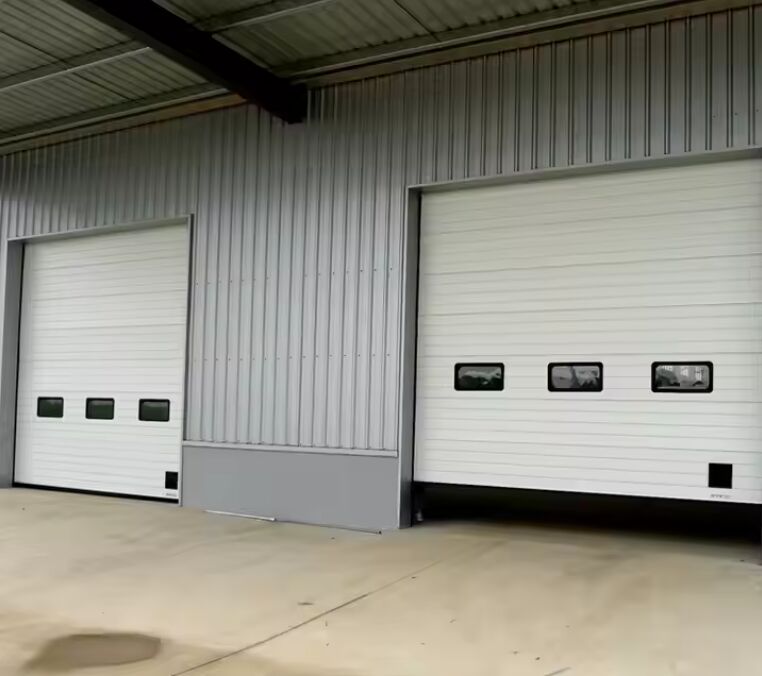 Automatisch met op afstand bedienbare sectionaaldeur 50 mm 80 mm dikte geïsoleerde sectionaalgaragedeur Commerciële sectionaaldeuren Geluidsisolatieniveau 24 DB